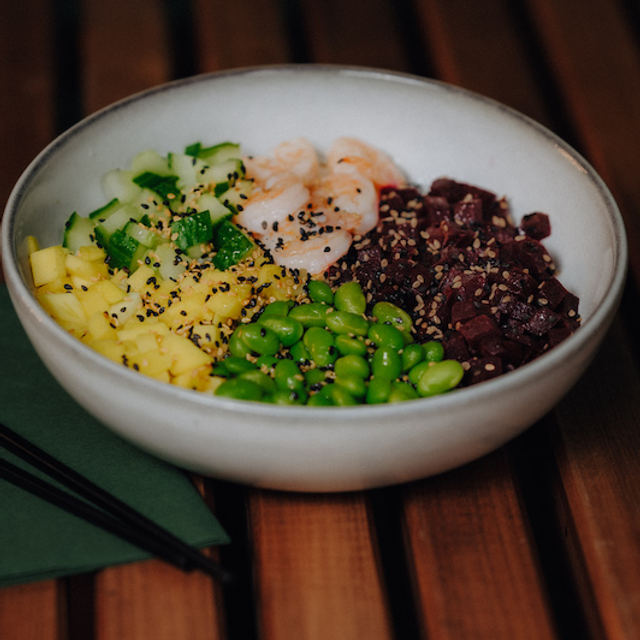 Garnelen Bowl mit Reis, Mango und Edamame
